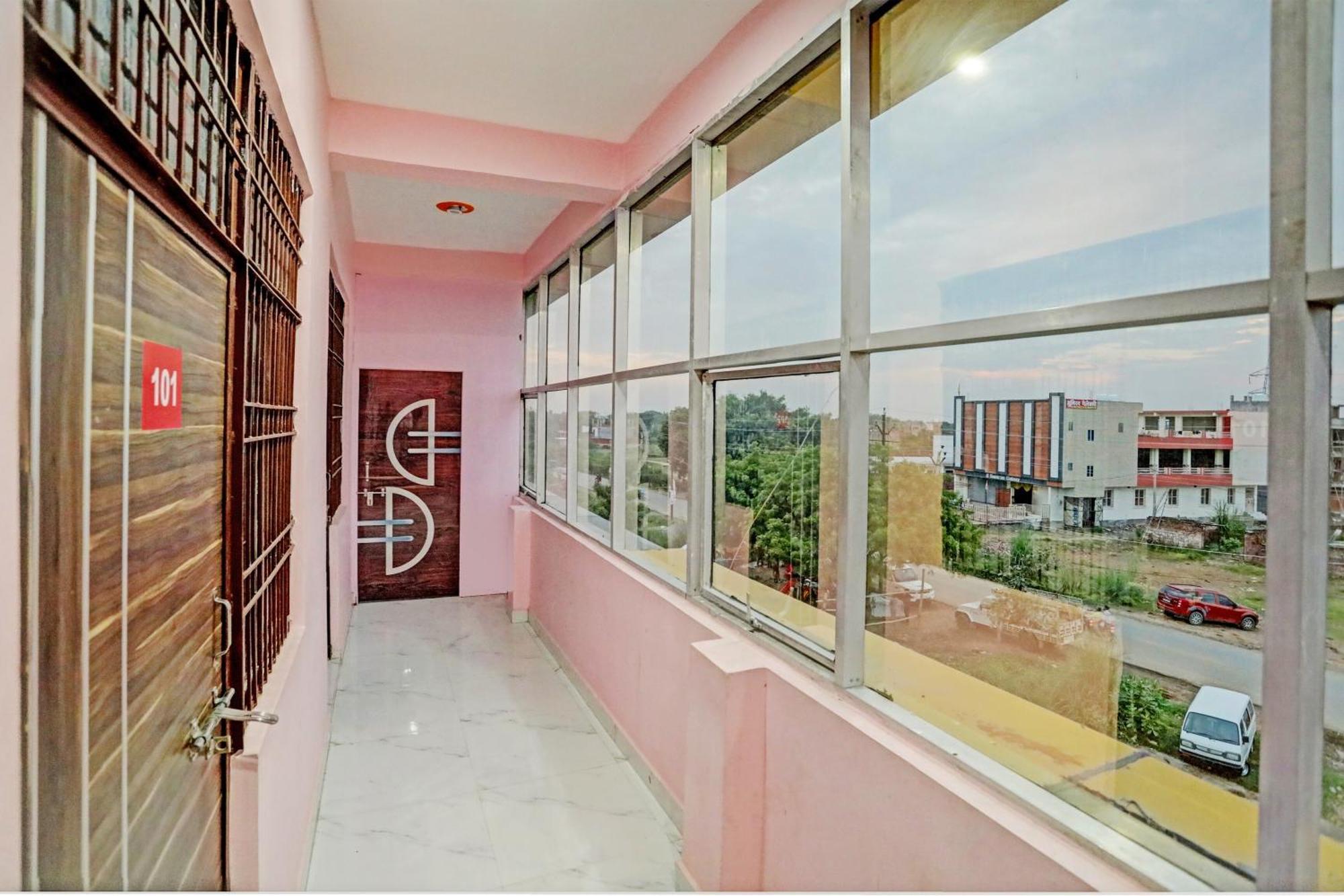 Oyo Flagship Hotel Star Inn 坎普尔 外观 照片
